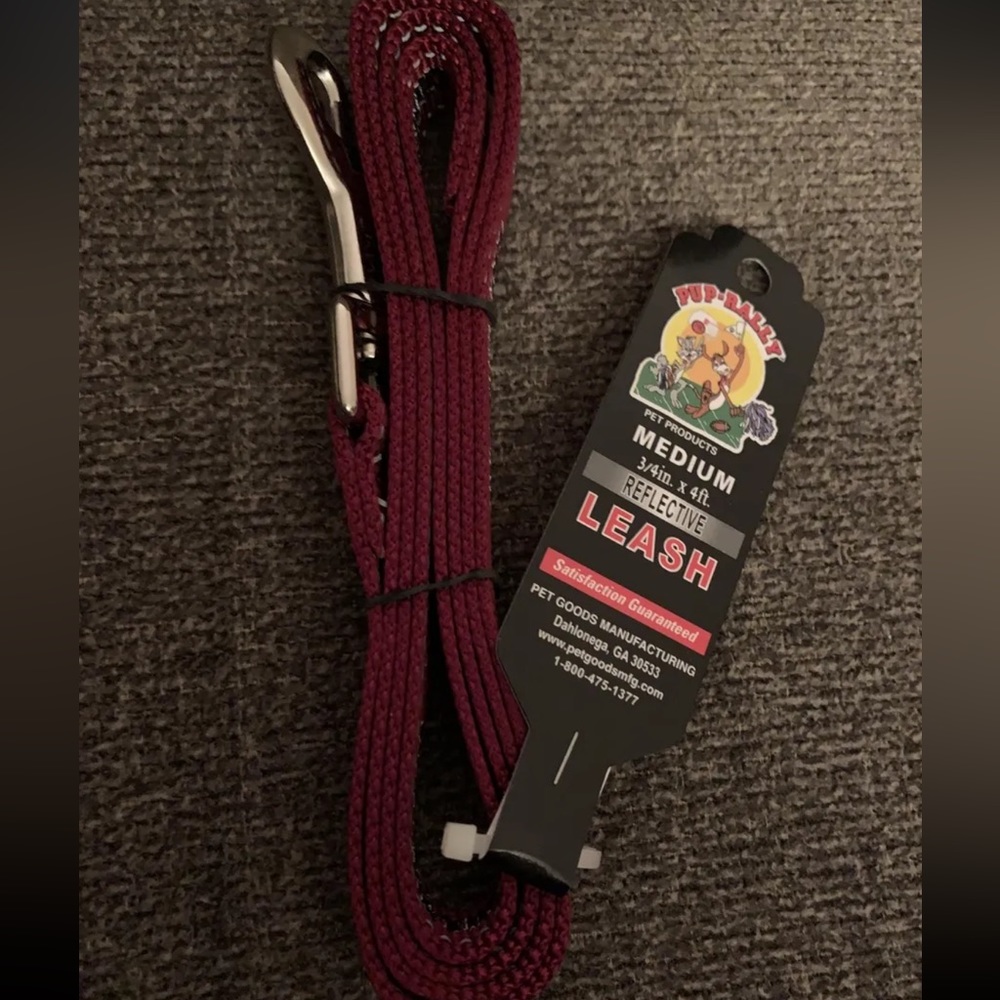 Pup Rally Red Reflective Medium Leash Crimson Tide.

Alabama Crimson Tide